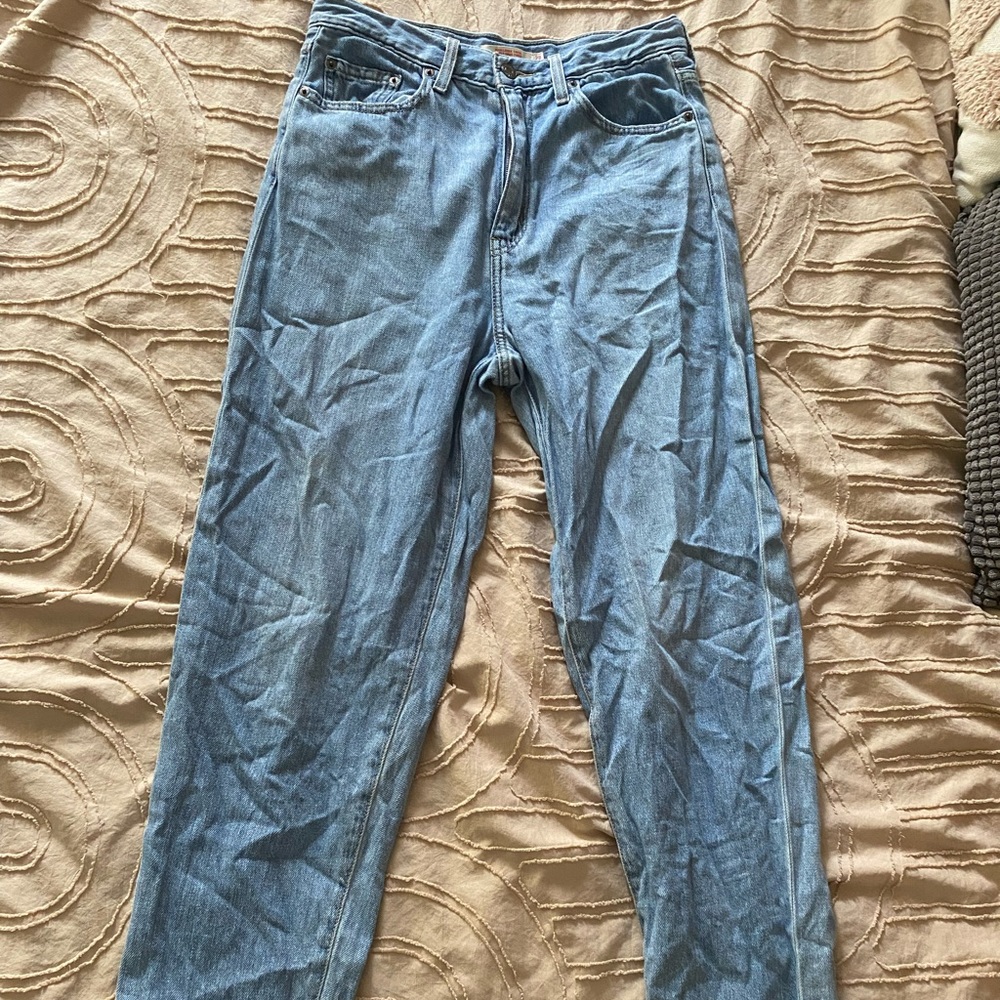 Levis high lose taper jean size 28